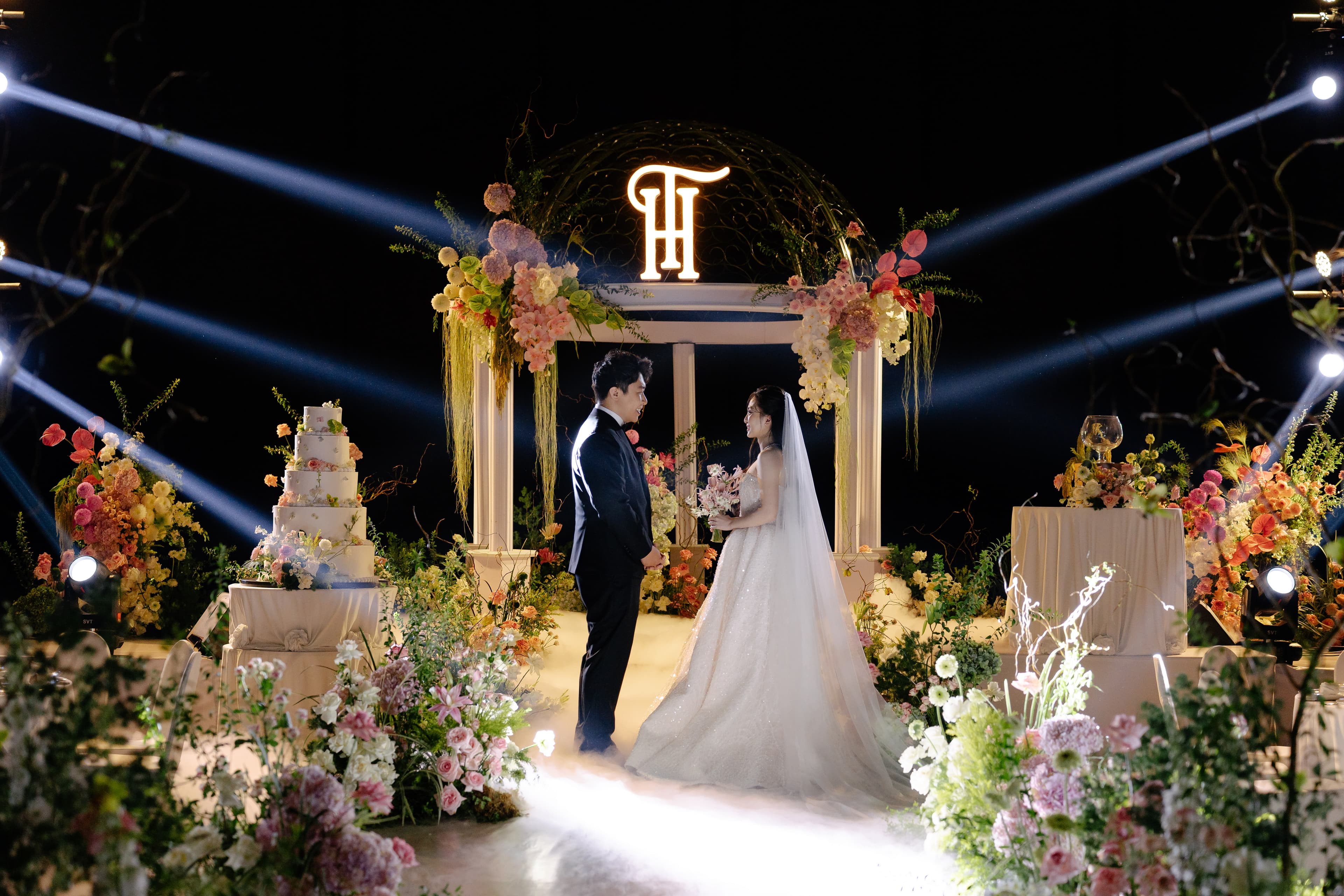 Hưng & Tú